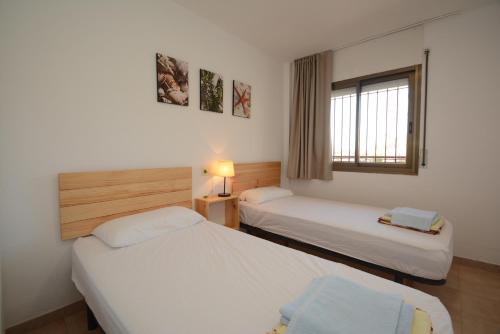2 twin beds, 1 sofa bed