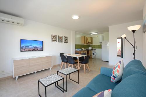 Two-Bedroom Apartment with Street View (4-6)