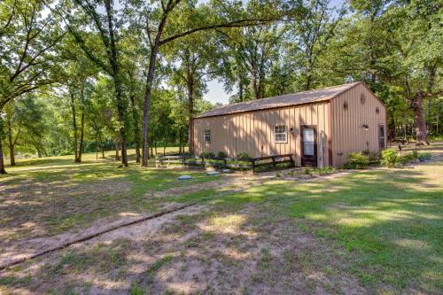 Lake Tawakoni Vacation Rental with Dock and Fire Pit! - Wills Point