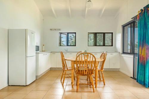 Aroa Beachside Resort — Photo 4