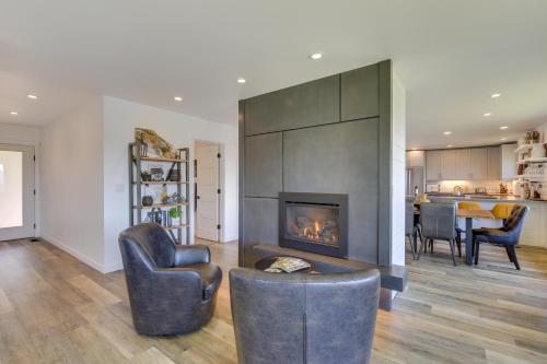 Modern Underwood Home with Deck and Mt Hood Views - image 5