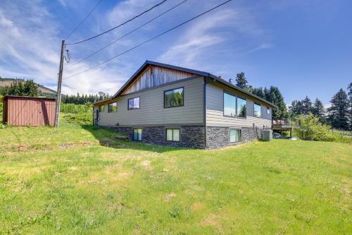 Modern Underwood Home with Deck and Mt Hood Views