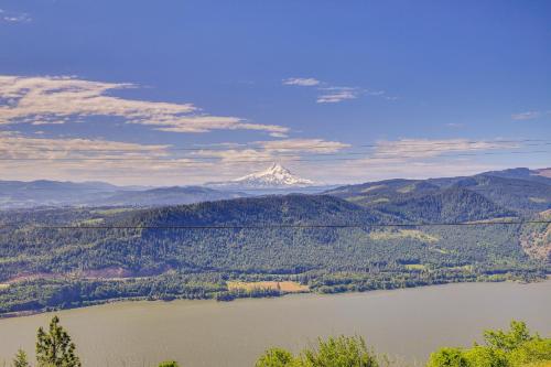 Modern Underwood Home with Deck and Mt Hood Views