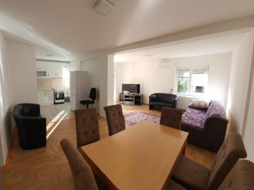 . Big apartman - Free parking