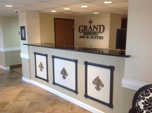 Grand View Inn & Suites