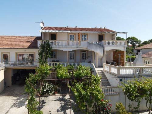 Rasin Apartments - image 41