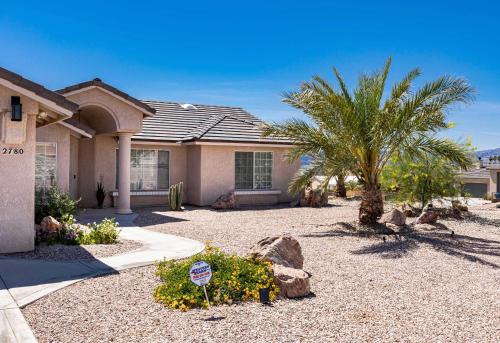 Havasu Mtn View Escape with Pool and Boat Parking - image 13