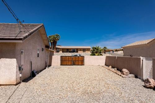 Havasu Mtn View Escape with Pool and Boat Parking - image 10
