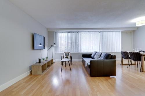 Spectacular Apartment at Crystal CIty With Gym in Arlington, USA