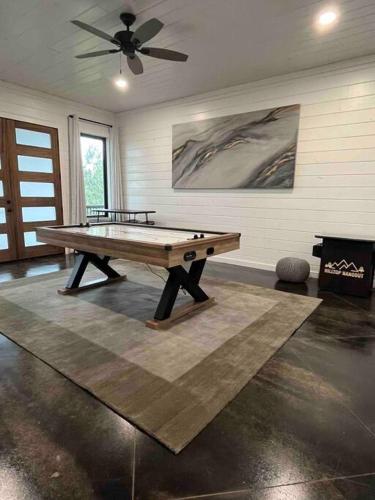NEW, Luxe, A+Location, Sleeps up to 24, Great View! in Broken Bow, USA