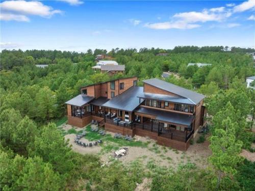 NEW, Luxe, A+Location, Sleeps up to 24, Great View! in Broken Bow, USA