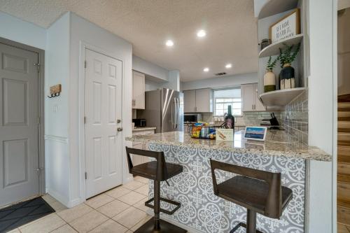 Home on 8 Acres with Breathtaking Views and Swim Spa! - image 11