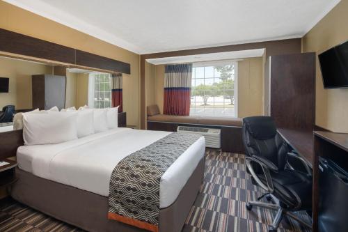 Microtel Inn & Suites by Wyndham Columbia Two Notch Rd Area image 28