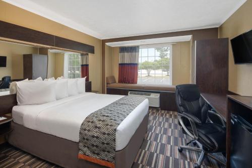 Microtel Inn & Suites by Wyndham Columbia Fort Jackson N