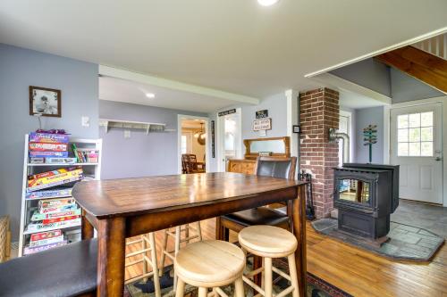 Vermont Vacation Rental Hot Tub, Near Ski Resorts in Mount Holly, USA