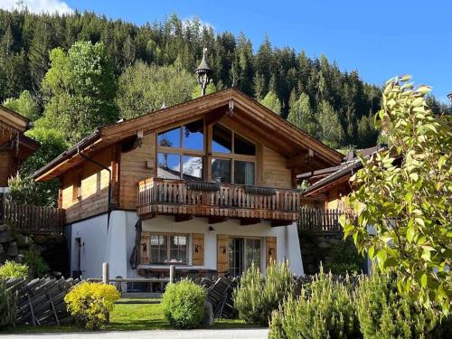 Premium chalet with sauna on a sunny slope