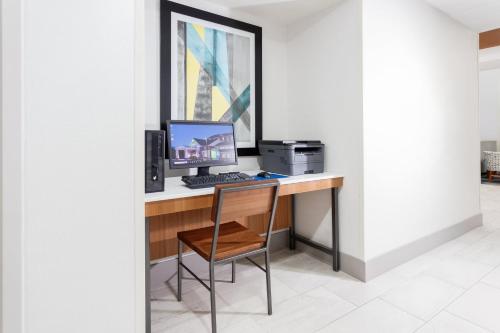 Holiday Inn Express & Suites Williamsburg an IHG Hotel - image 12