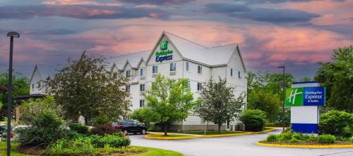 Holiday Inn Express & Suites - Lincoln East - White Mountains, an IHG hotel - Hotel - Lincoln