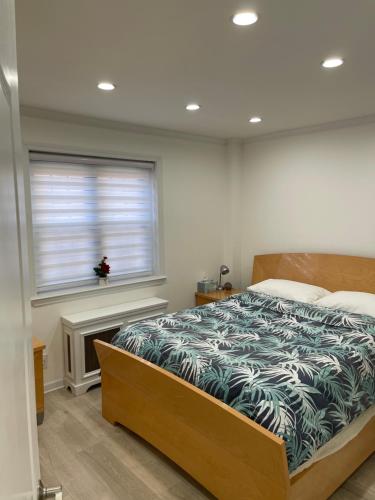 Renovated Jacuzzi Tub Home NYC-LGA-JFK Washer-Dryer in Kew Gardens, USA