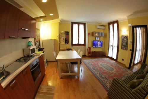 Central House Bergamo - image 4