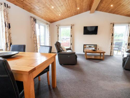 Callow Lodge 2 - image 9