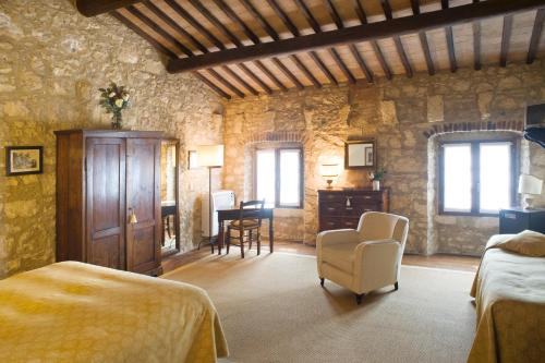 3 twin beds