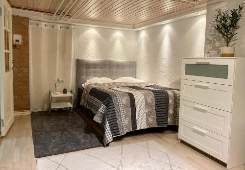 Lower floor of 50 sqm in nice villa with parking, Stockholm