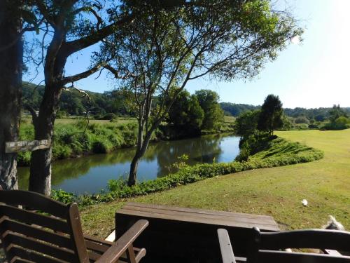 Riverbend Cottage Cabin - Little Heaven