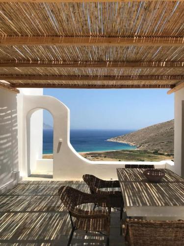 Cyclades, villa surplombant la mer