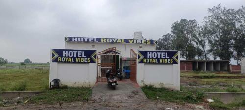 OYO Hotel Royal Vibes