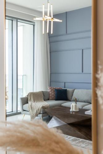 Apartment with Burj Khalifa and Water View in Creek Harbour - image 3