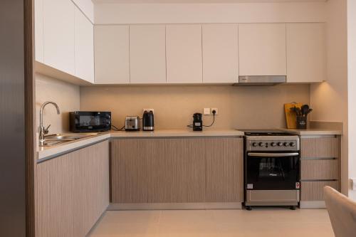 Apartment with Burj Khalifa and Water View in Creek Harbour - image 6