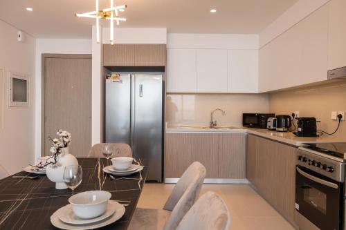Apartment with Burj Khalifa and Water View in Creek Harbour - image 7
