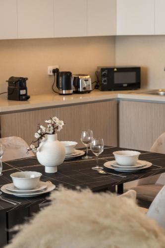 Apartment with Burj Khalifa and Water View in Creek Harbour - image 10