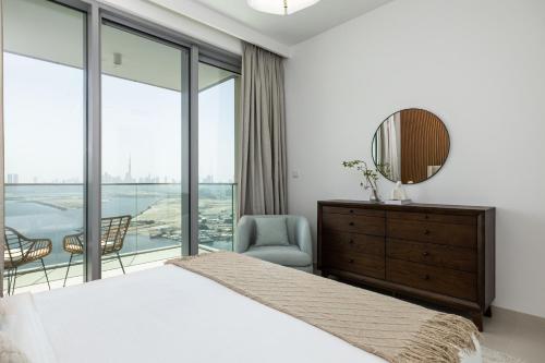 Apartment with Burj Khalifa and Water View in Creek Harbour - image 14