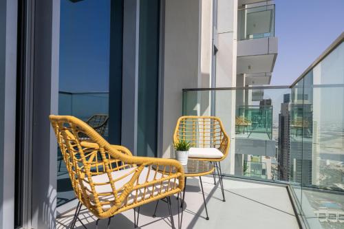 Apartment with Burj Khalifa and Water View in Creek Harbour - image 12