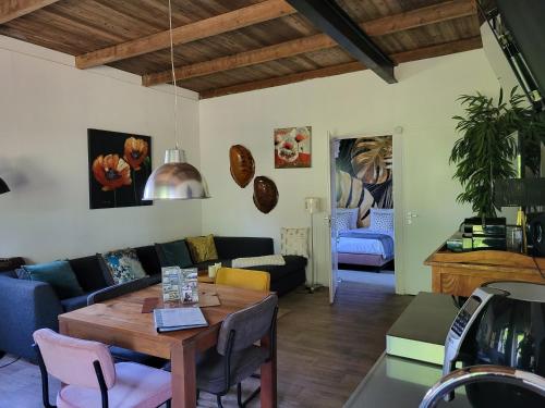 LUXE Bloemenzicht 4 personen, BnB, 10 minuten van zee