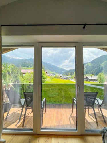 Apartment with Mountain View