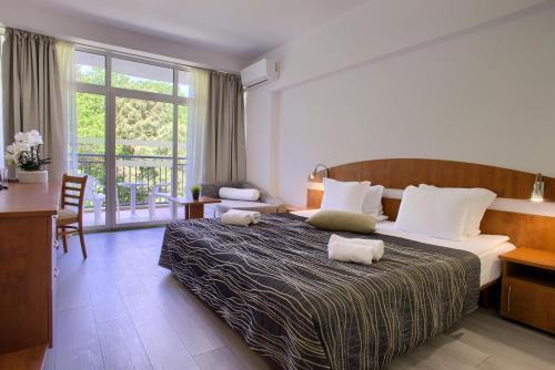Luna Beach Hotel - main image