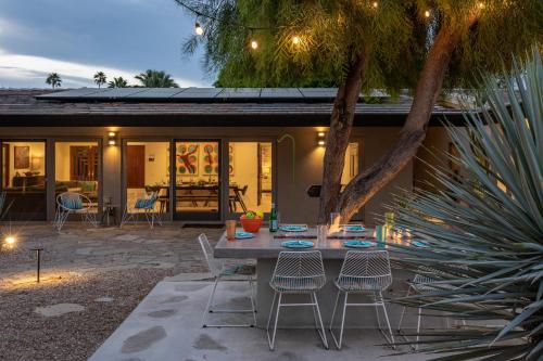 Brentwood Pool House at Tahquitz Creek Golf Resort - image 11