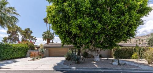 Brentwood Pool House at Tahquitz Creek Golf Resort - image 14