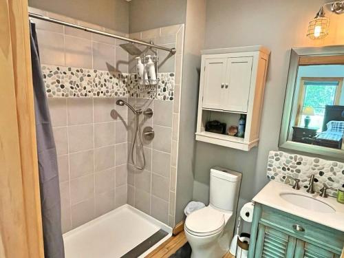 Waterfront Private Apartment, 5 minutes from LLBean! thumb 3