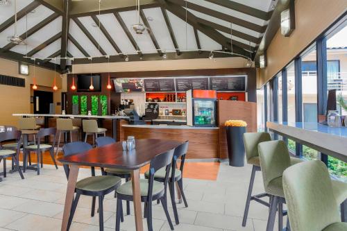 Restaurant, Courtyard by Marriott San Diego Del Mar/Solana Beach in Solana Beach