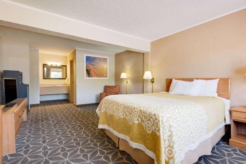 Days Inn by Wyndham Fairmont in Fairmont, USA