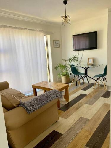 Cosy Apartment , 5 minutes drive to Strand Beach.