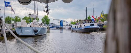 Unieke woonboot in Harlingen