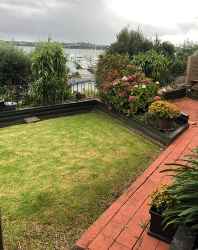 Moonlight stay, Auckland (photo 2)