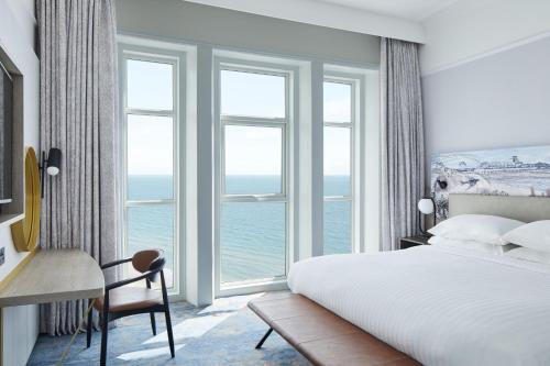 One-Bedroom King Suite with Sofa Bed and Sea View