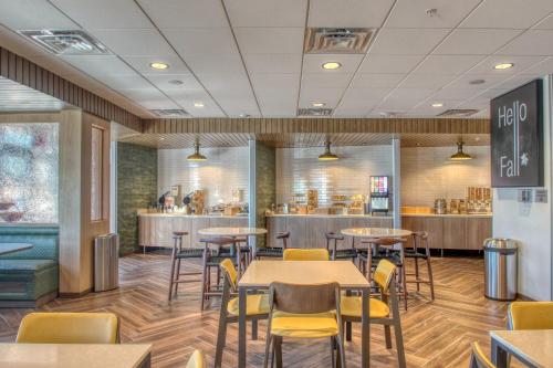 Fairfield Inn & Suites by Marriott Appleton - image 11