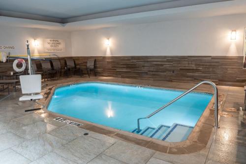 Fairfield by Marriott Inn & Suites Denton - 수영장